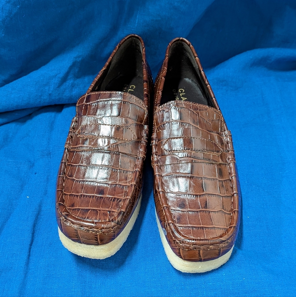 Clarks  Wallabee Croc Embossed Loafer (Women) Clarks® Brown Loafers. NEW.
